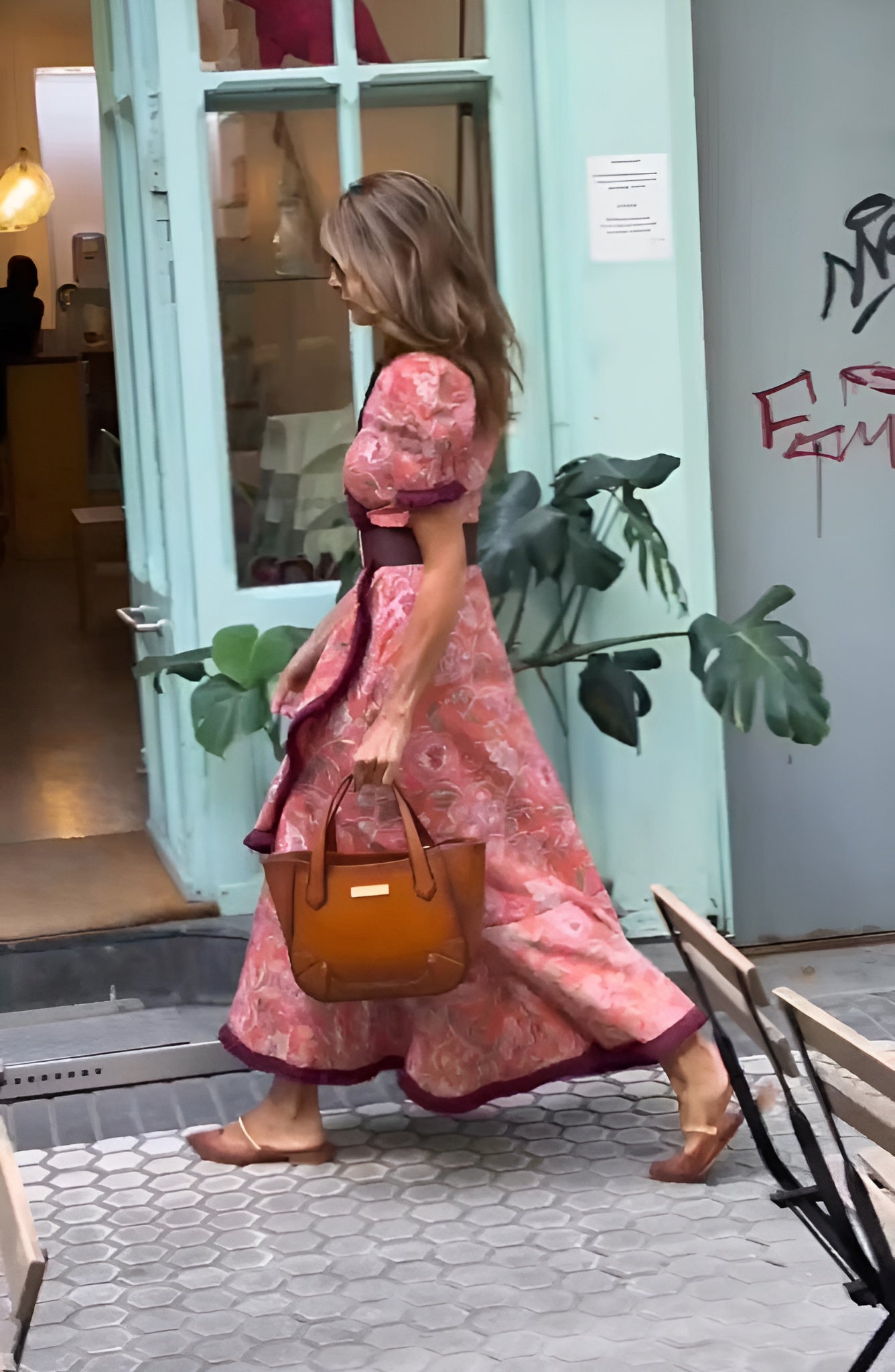 Alicia - Elegante Maxi Vestido Rosa con Mangas Cortas